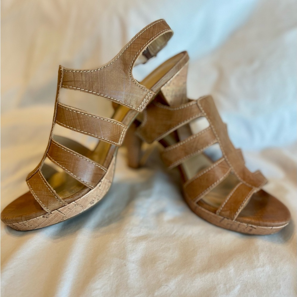 Naturalizer Tan Sandals